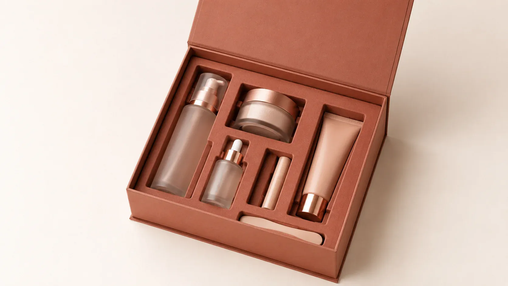 Multi-compartment for cosmetics.