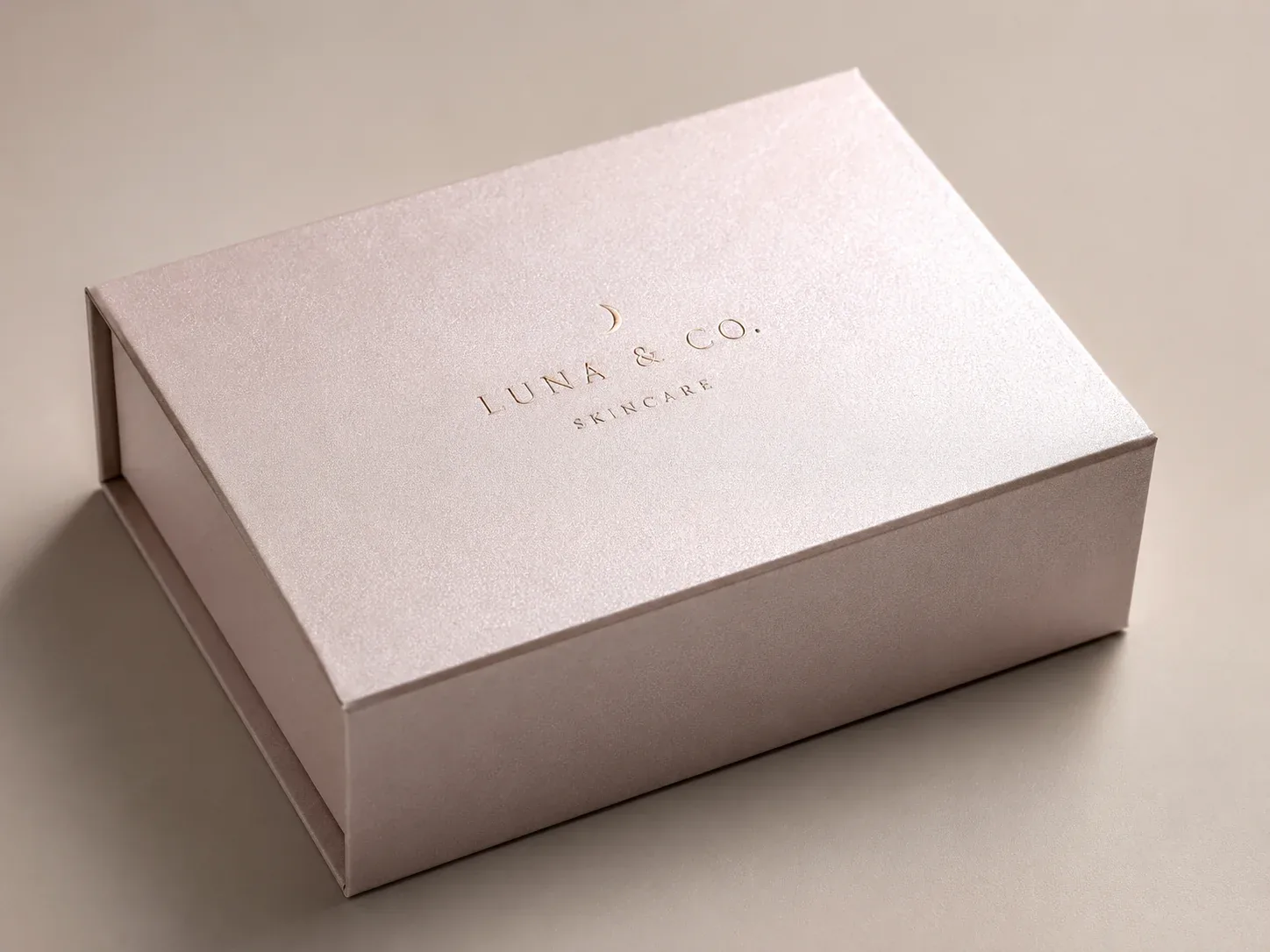 Edge coloring on e-commerce packaging.