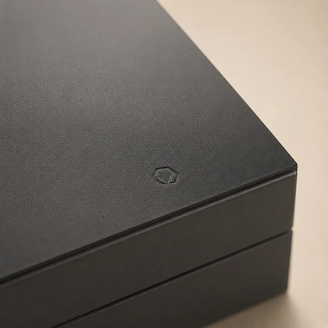 Anti-scratch lamination on dark magnetic gift boxes