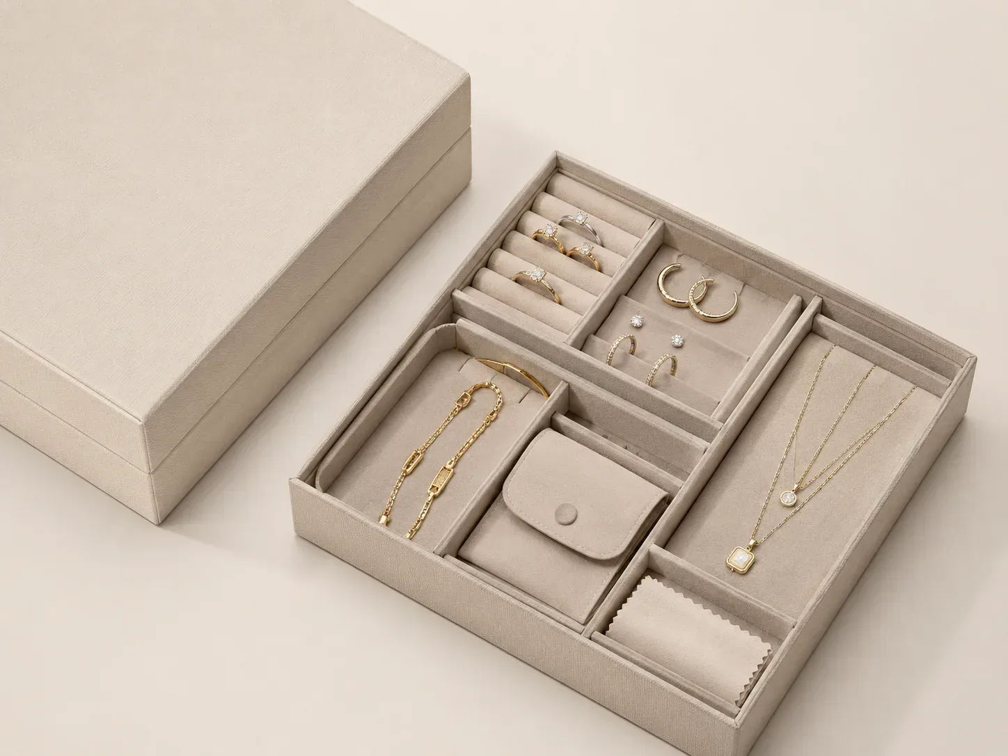 Multi-compartment insert for jewelry packaging.
